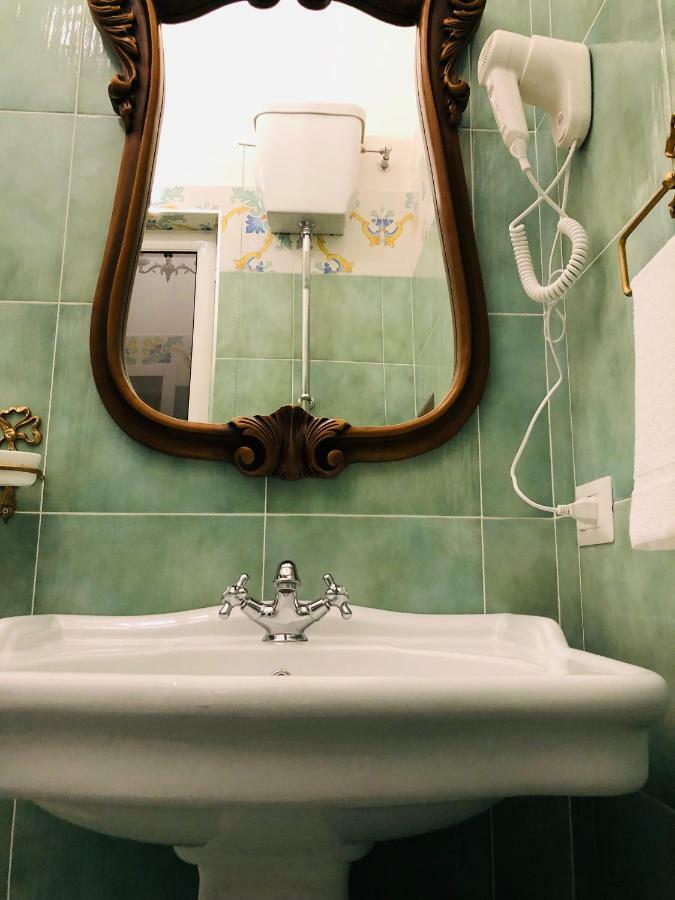 A Casa Di Claudia Appartement Napels Buitenkant foto